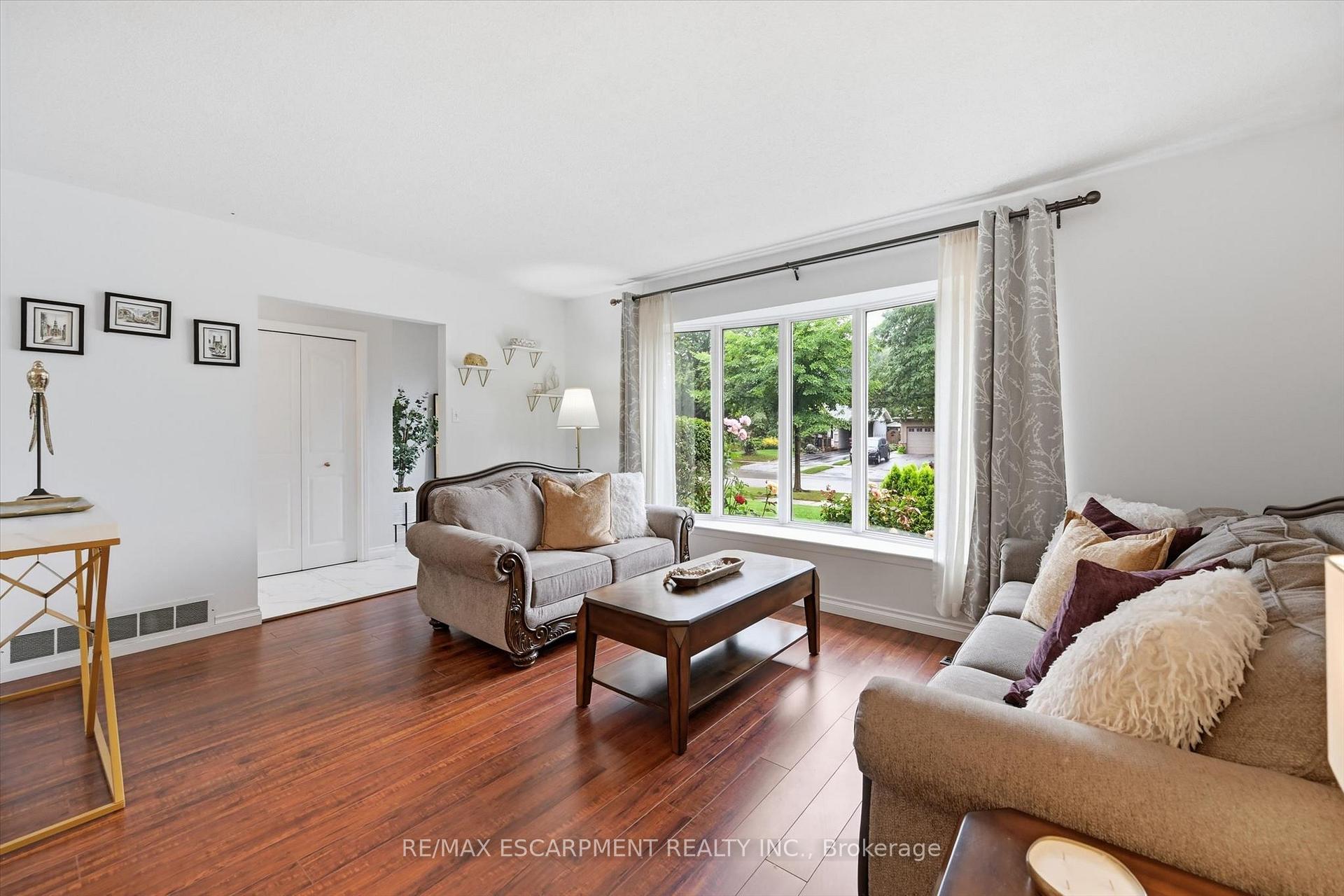 Photo 5 of 1280 Aldridge Crescent, Burlington, Palmer — HOMEH
