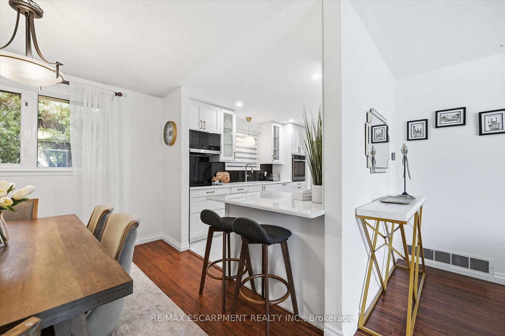 Photo 9 of 1280 Aldridge Crescent, Burlington, Palmer — HOMEH