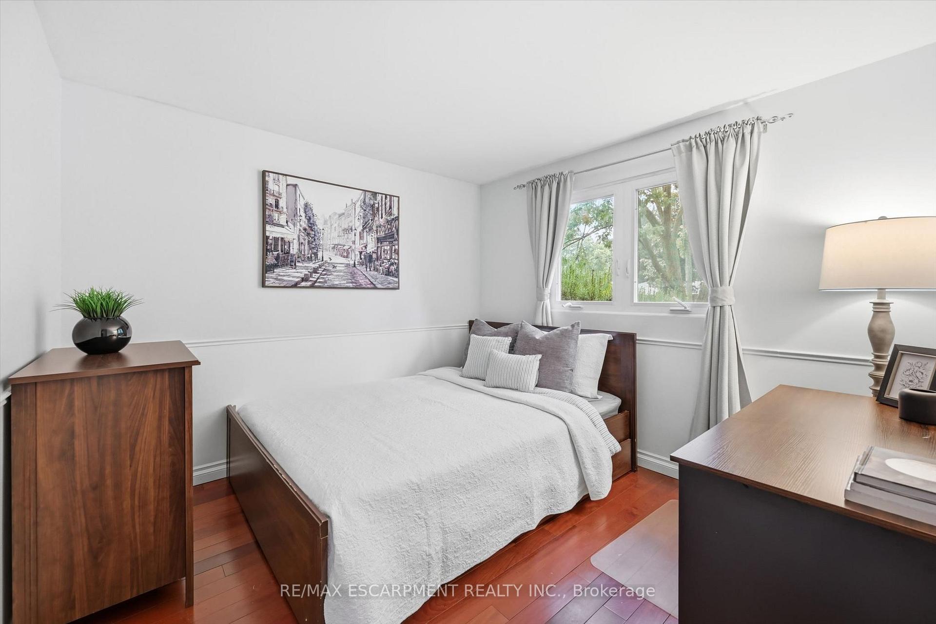 Photo 15 of 1280 Aldridge Crescent, Burlington, Palmer — HOMEH