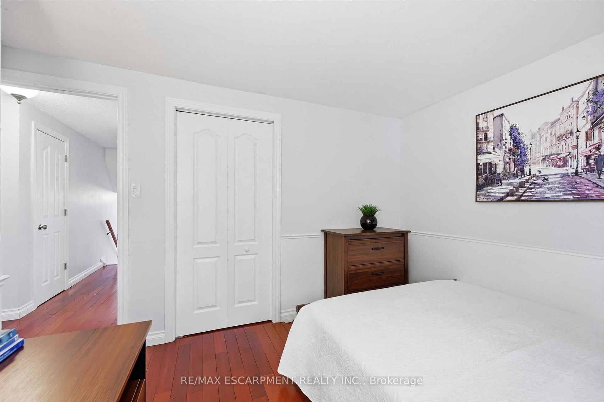 Photo 16 of 1280 Aldridge Crescent, Burlington, Palmer — HOMEH