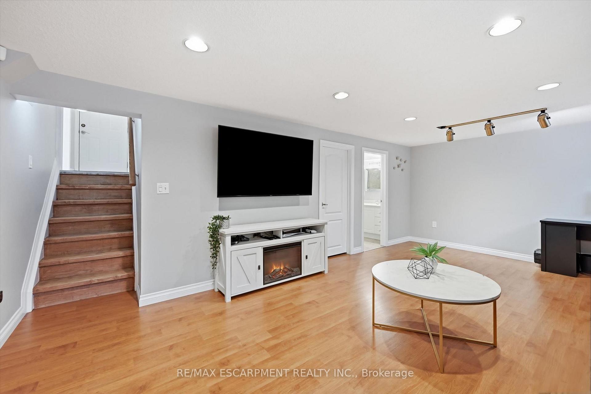 Photo 24 of 1280 Aldridge Crescent, Burlington, Palmer — HOMEH