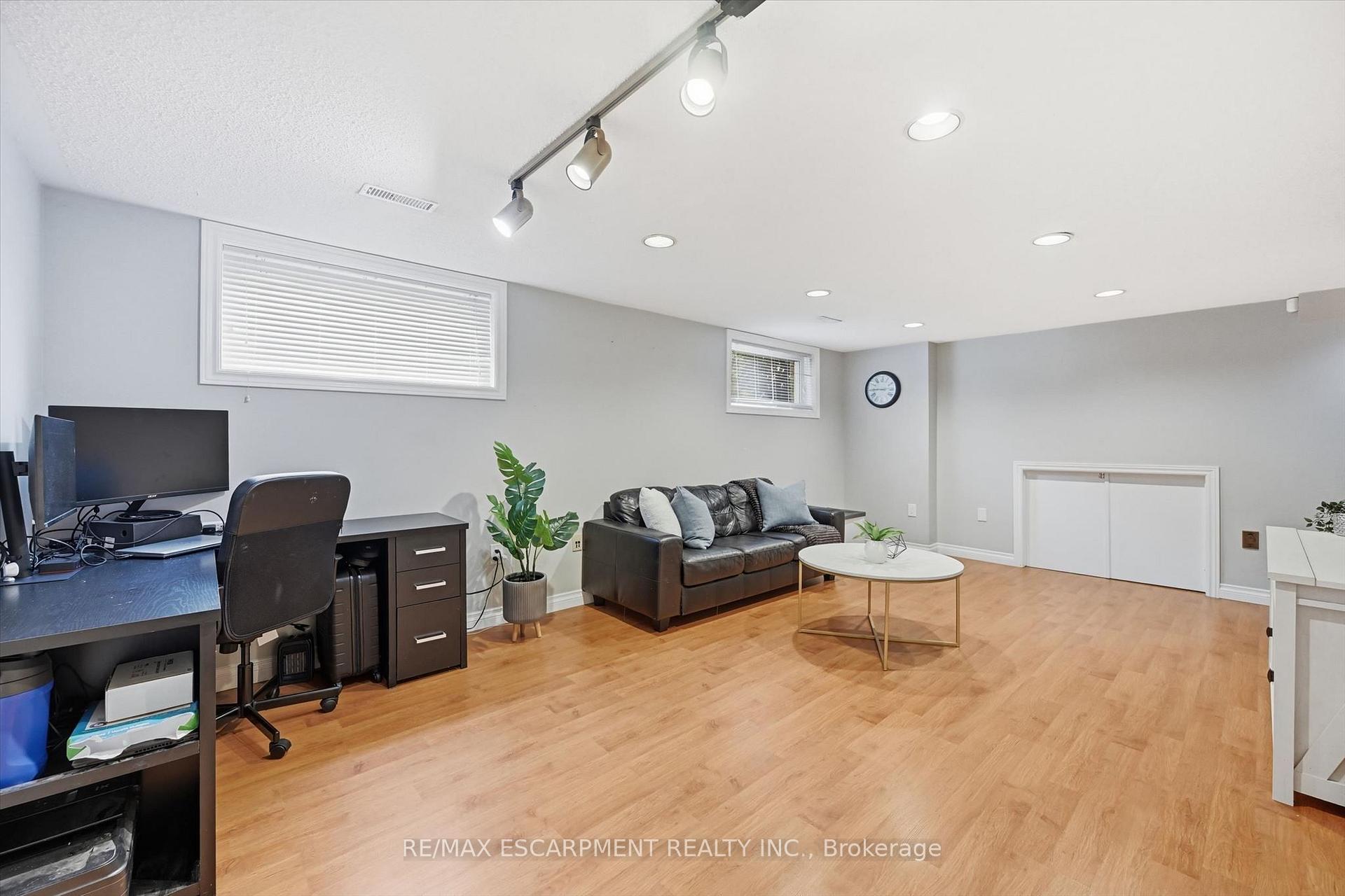 Photo 25 of 1280 Aldridge Crescent, Burlington, Palmer — HOMEH