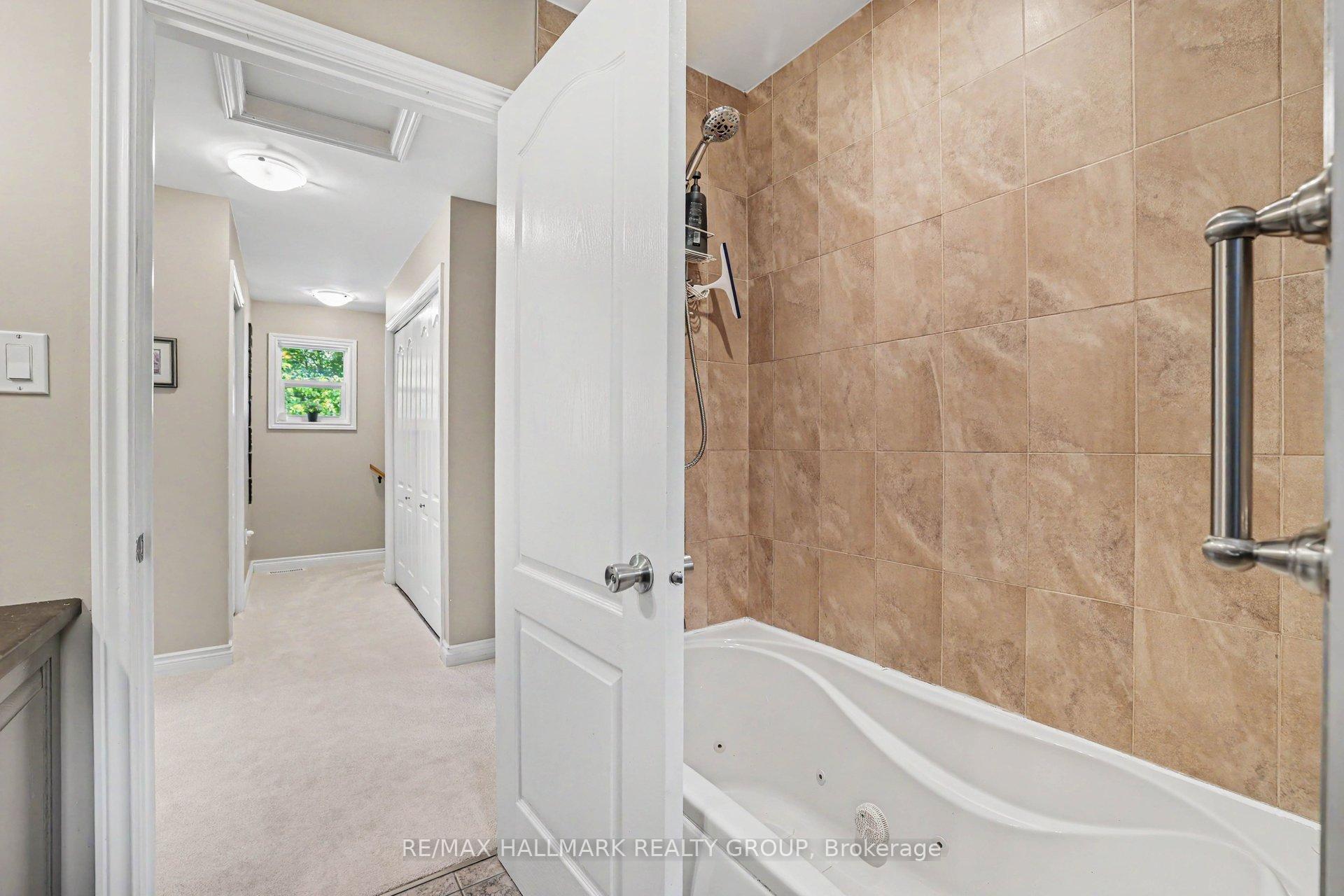 Photo 32 of 184 Charmont Way, Ottawa, Constance Bay — HOMEH