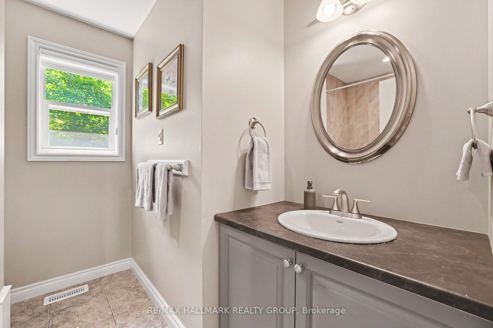 Photo 33 of 184 Charmont Way, Ottawa, Constance Bay — HOMEH