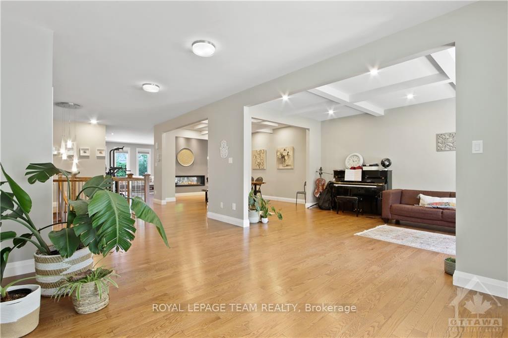 Photo 5 of 159 Roger Road, Ottawa, Faircrest Heights — HOMEH