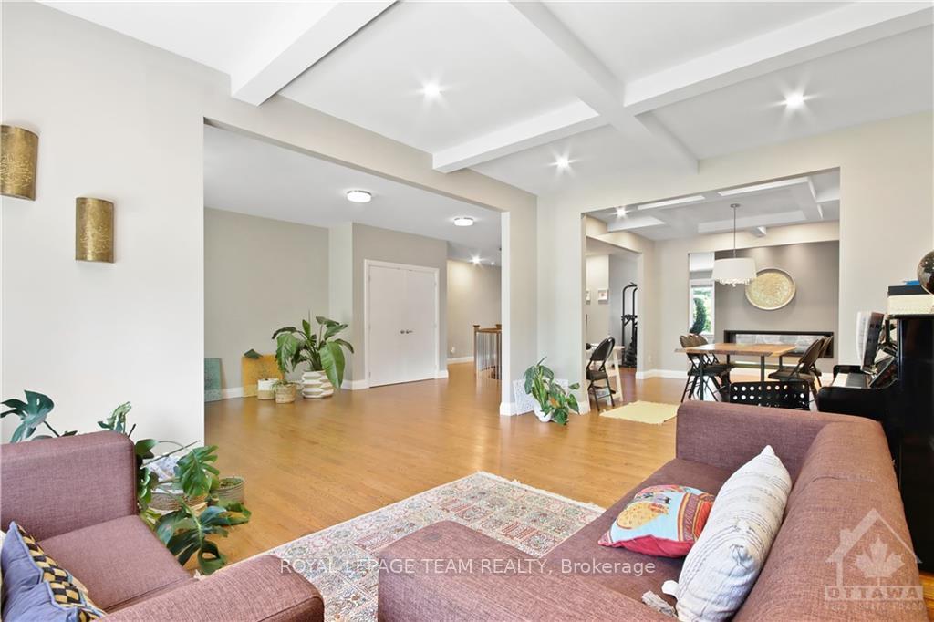 Photo 7 of 159 Roger Road, Ottawa, Faircrest Heights — HOMEH