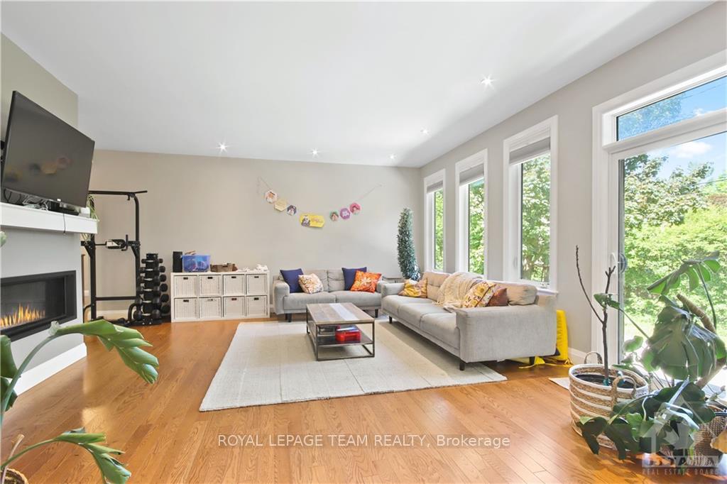 Photo 11 of 159 Roger Road, Ottawa, Faircrest Heights — HOMEH