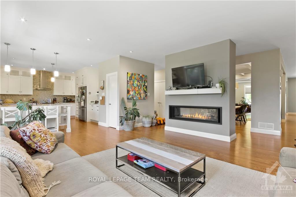 Photo 13 of 159 Roger Road, Ottawa, Faircrest Heights — HOMEH