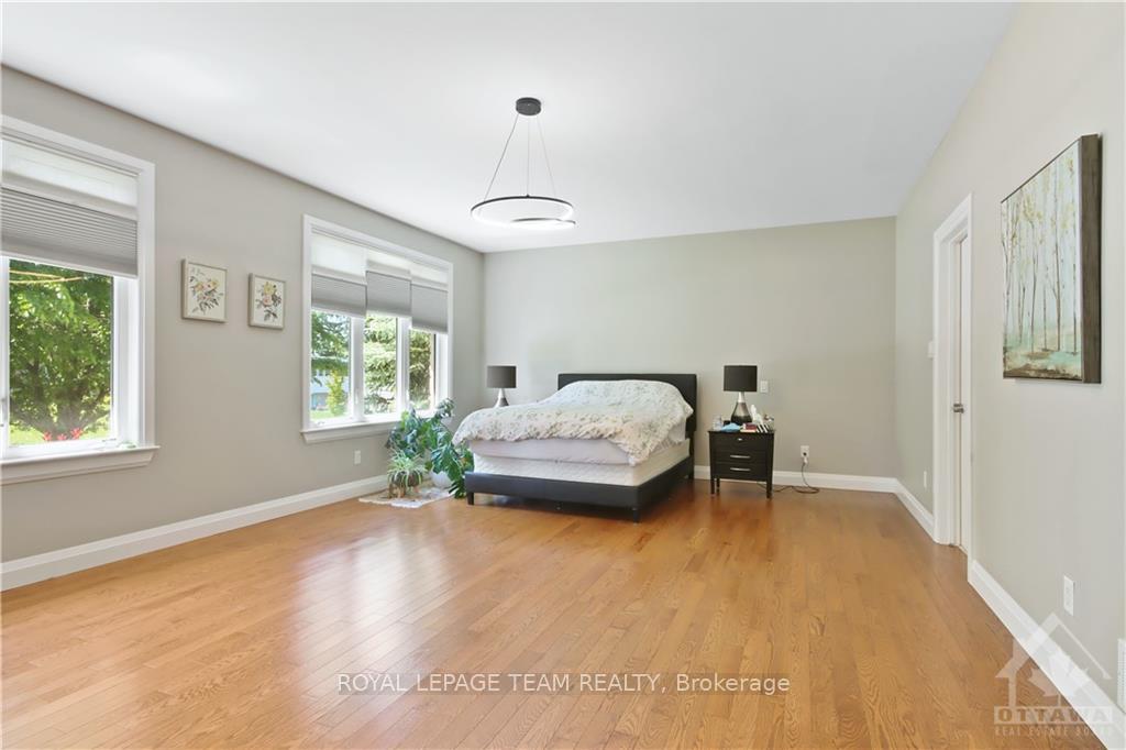Photo 17 of 159 Roger Road, Ottawa, Faircrest Heights — HOMEH