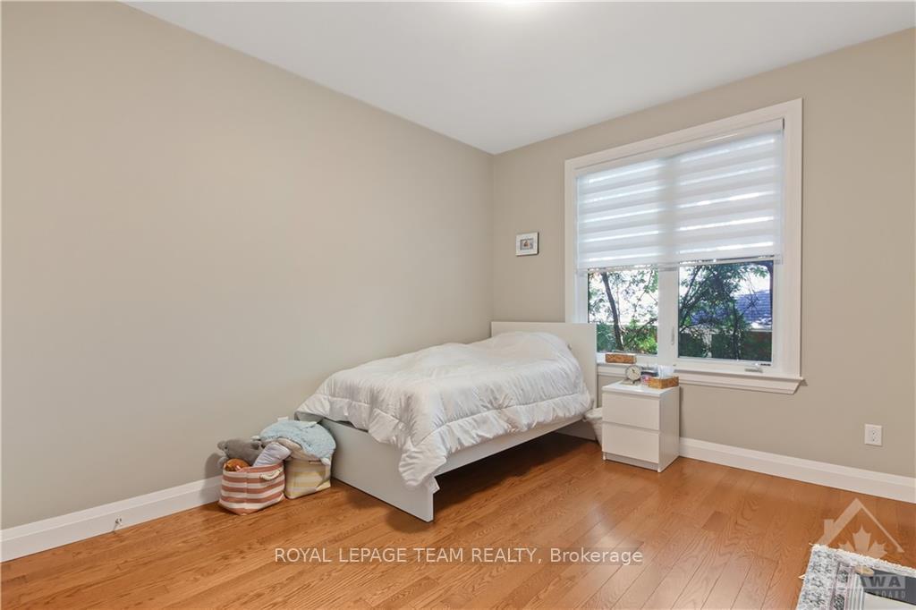 Photo 21 of 159 Roger Road, Ottawa, Faircrest Heights — HOMEH