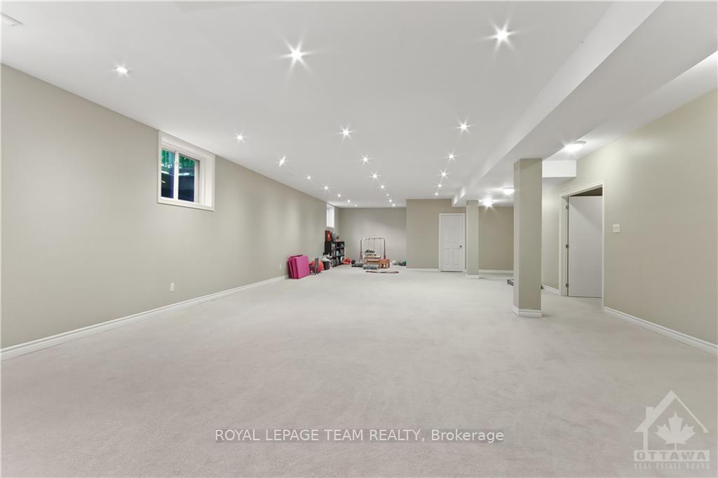 Photo 24 of 159 Roger Road, Ottawa, Faircrest Heights — HOMEH