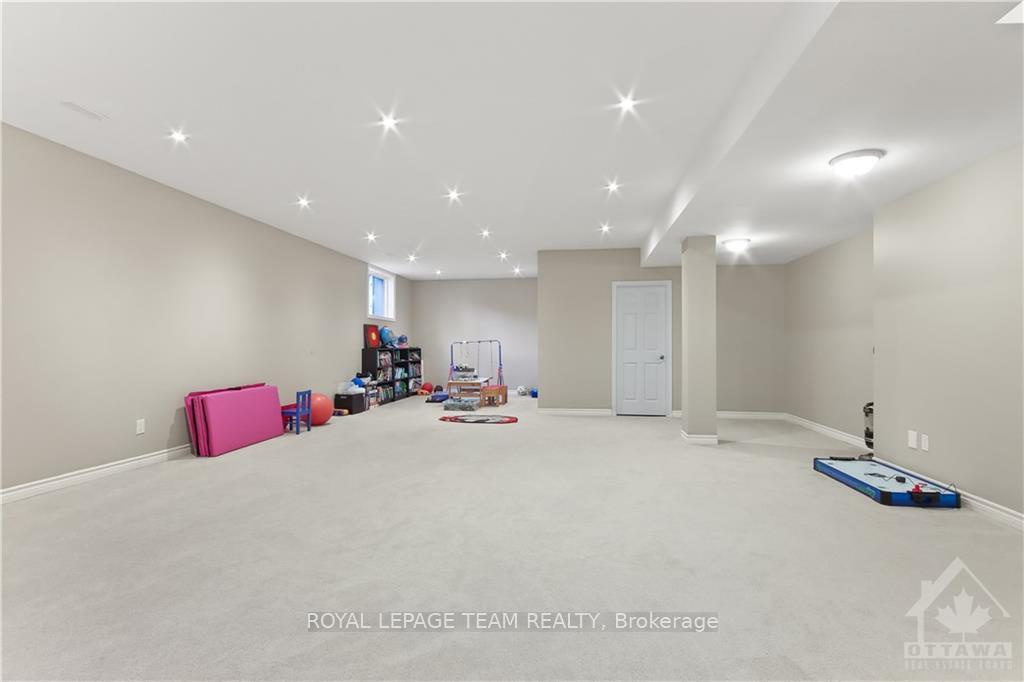 Photo 25 of 159 Roger Road, Ottawa, Faircrest Heights — HOMEH