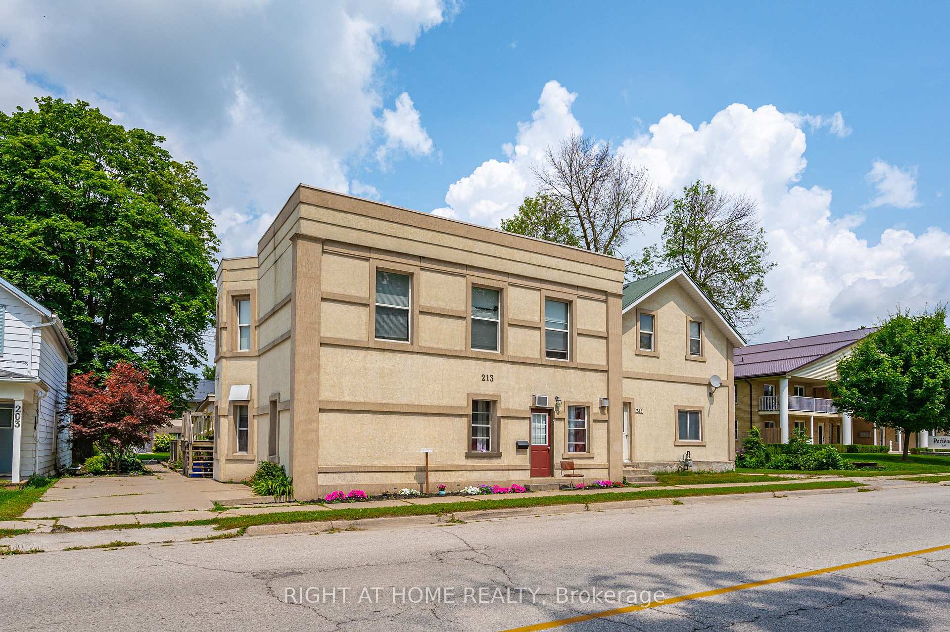 Photo of 213 Main Street E