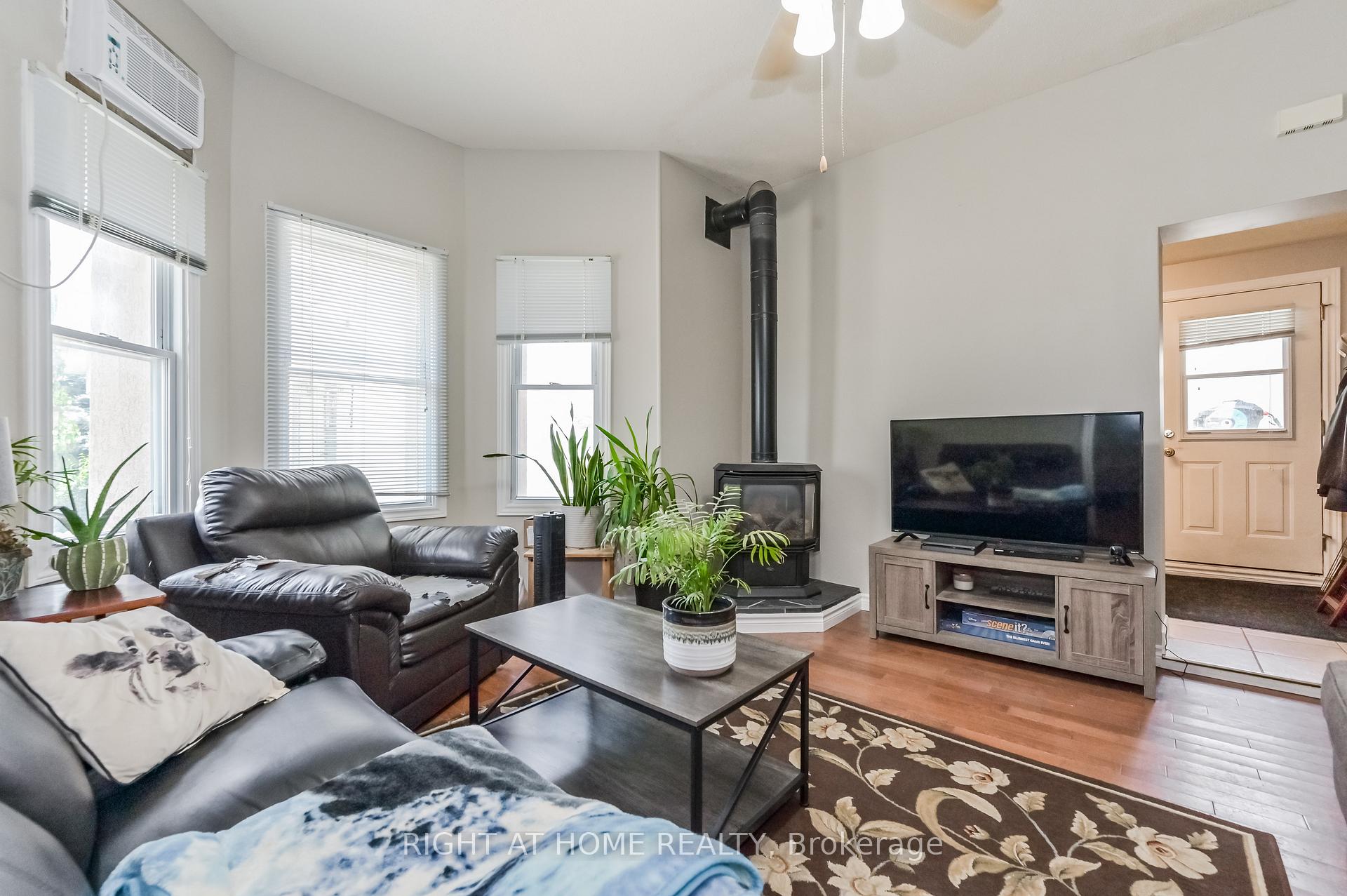 Photo 15 of 213 Main Street E, Minto — HOMEH