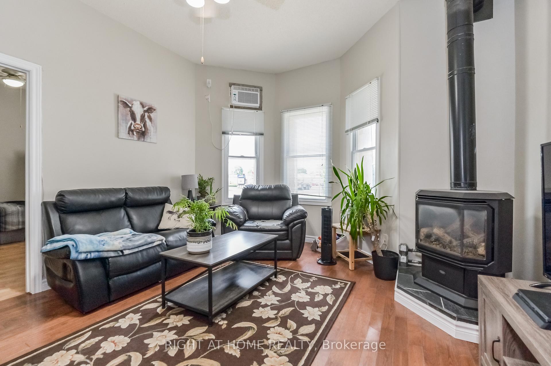 Photo 16 of 213 Main Street E, Minto — HOMEH