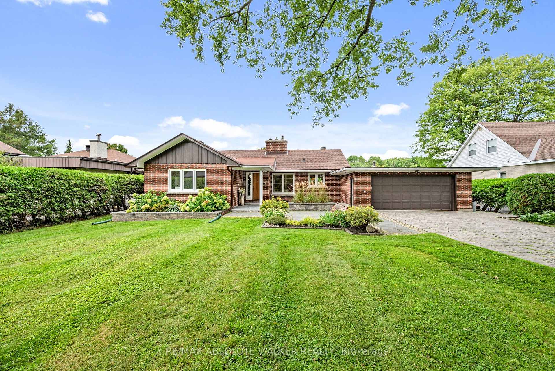 Photo 6 of 3657 Revelstoke Drive, Ottawa, Mooneys Bay/Revelstoke — HOMEH