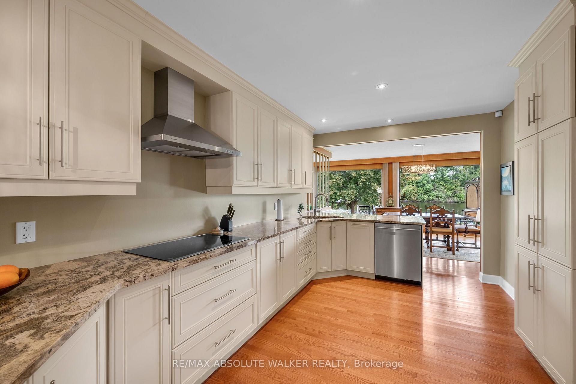 Photo 23 of 3657 Revelstoke Drive, Ottawa, Mooneys Bay/Revelstoke — HOMEH