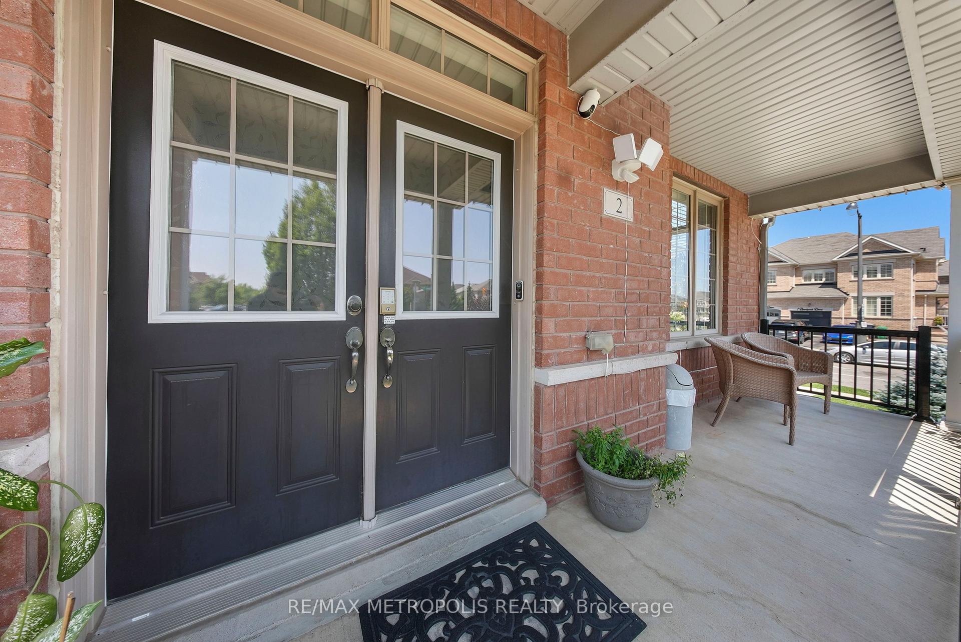 Photo 6 of 2 Brentwick Drive, Brampton, Credit Valley — HOMEH