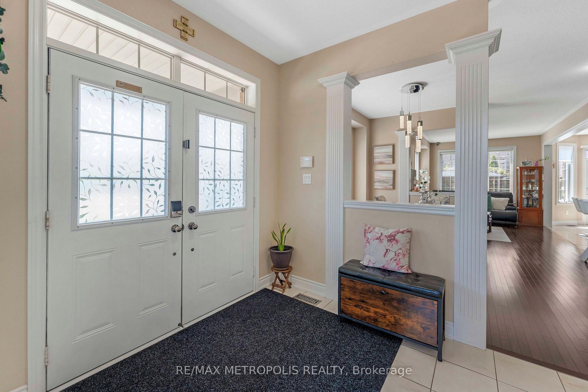 Photo 7 of 2 Brentwick Drive, Brampton, Credit Valley — HOMEH