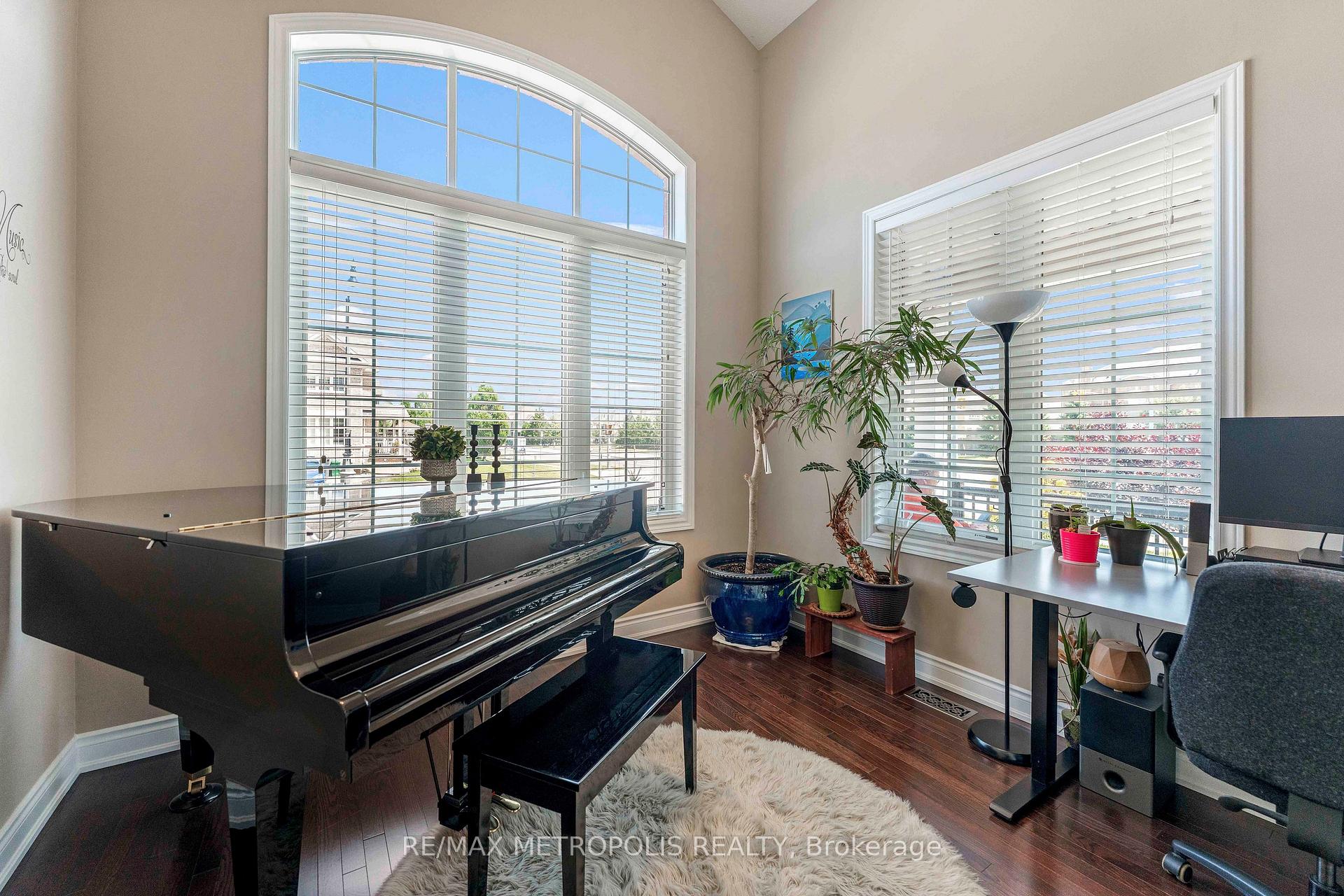 Photo 8 of 2 Brentwick Drive, Brampton, Credit Valley — HOMEH
