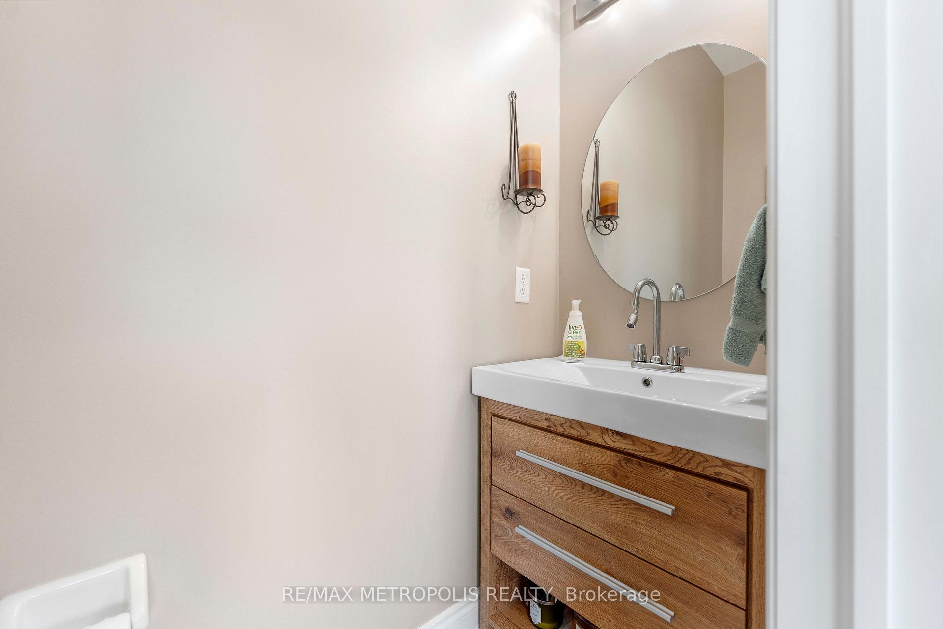 Photo 11 of 2 Brentwick Drive, Brampton, Credit Valley — HOMEH