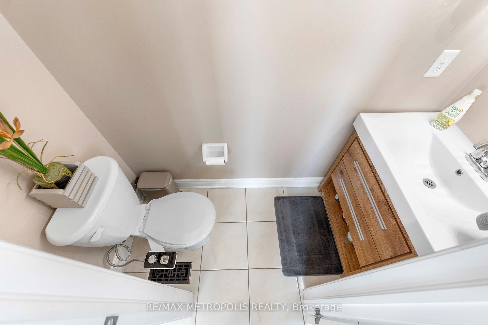 Photo 12 of 2 Brentwick Drive, Brampton, Credit Valley — HOMEH