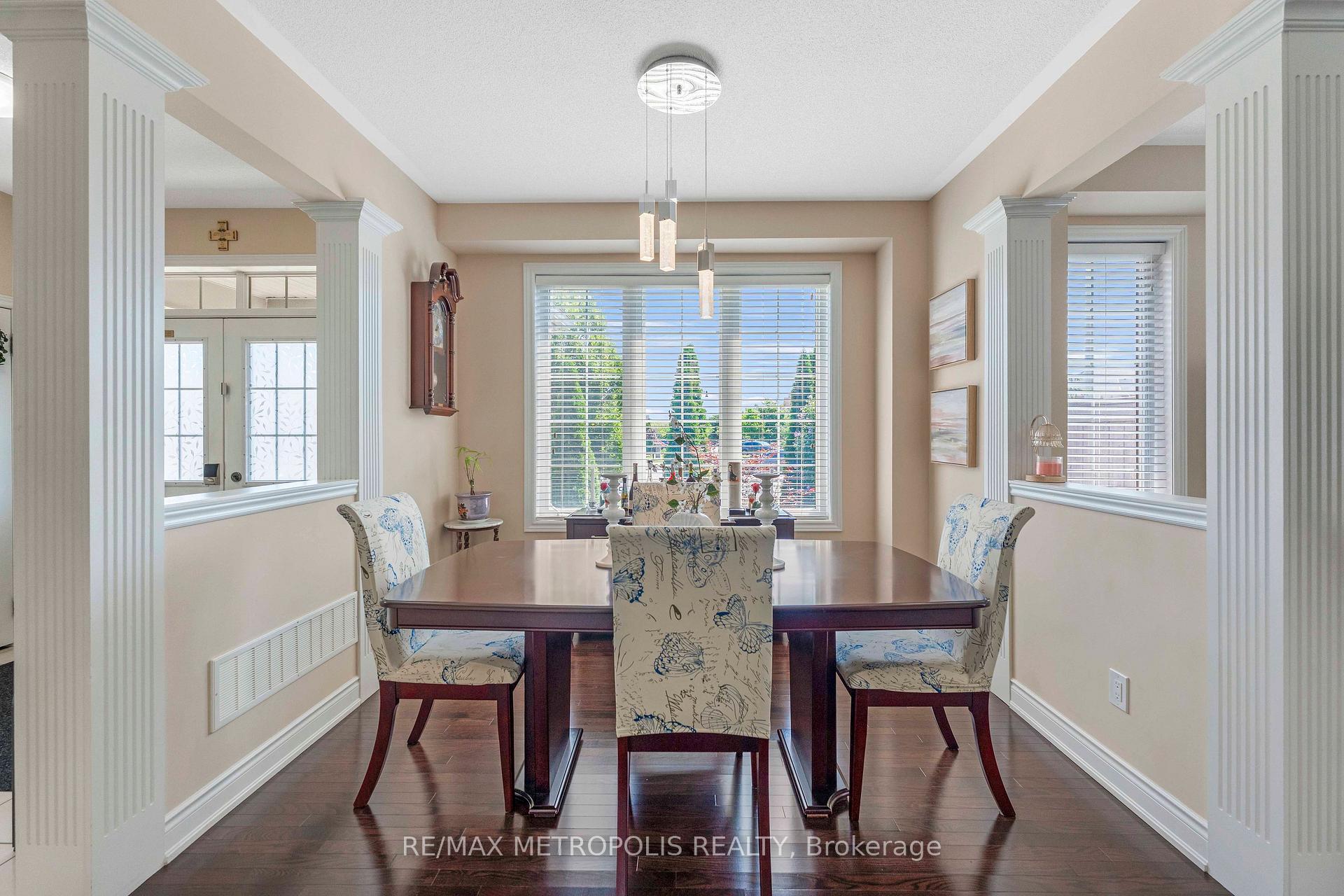 Photo 13 of 2 Brentwick Drive, Brampton, Credit Valley — HOMEH