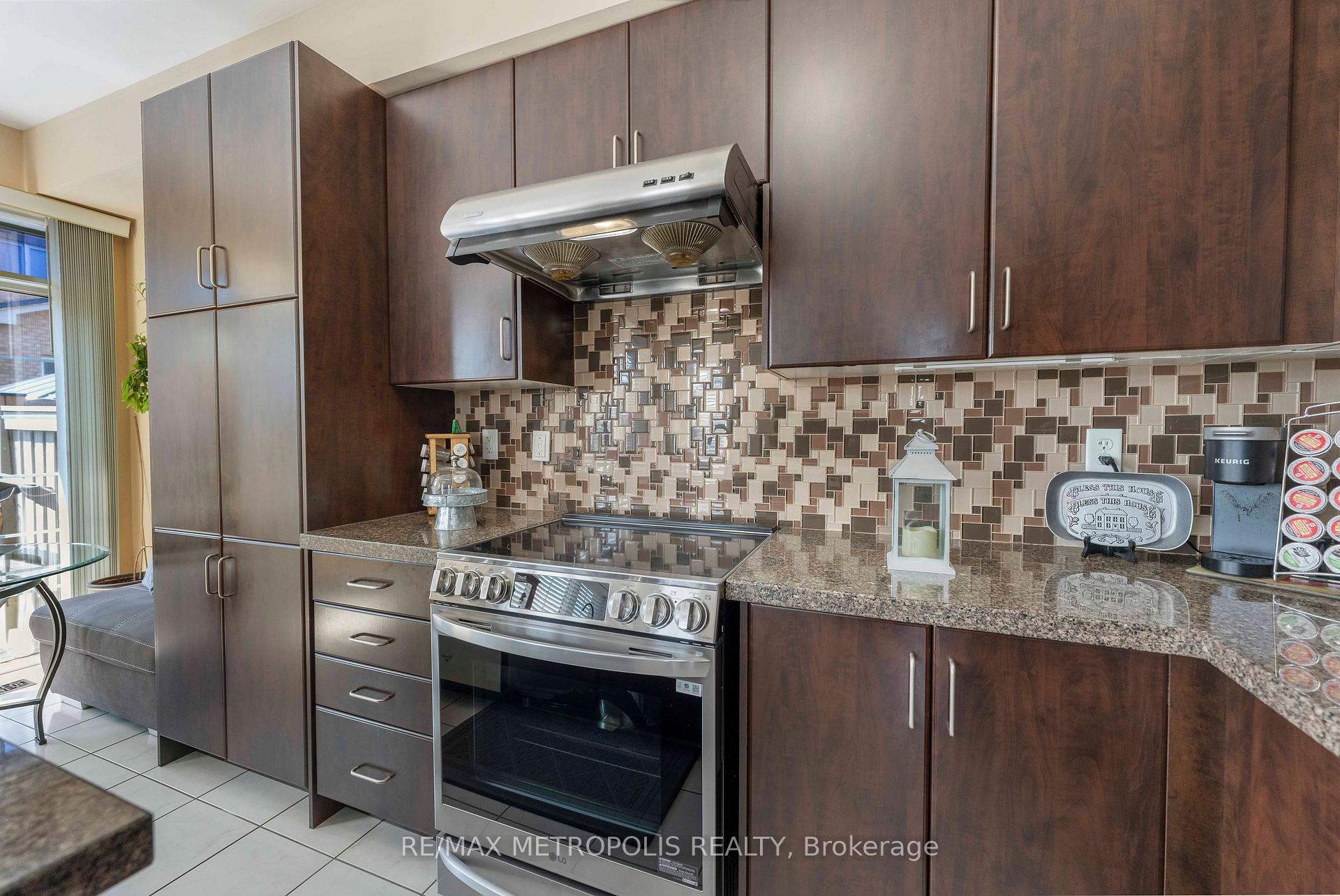 Photo 18 of 2 Brentwick Drive, Brampton, Credit Valley — HOMEH
