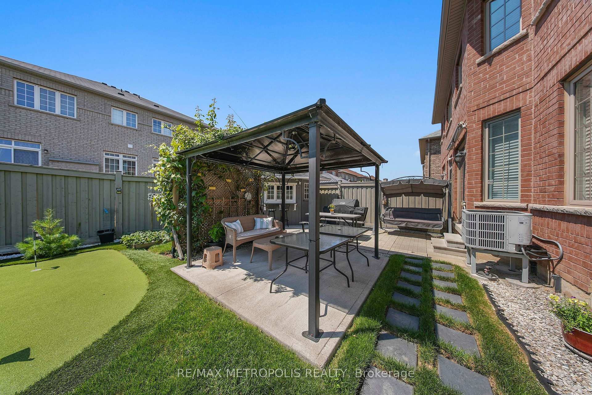 Photo 45 of 2 Brentwick Drive, Brampton, Credit Valley — HOMEH