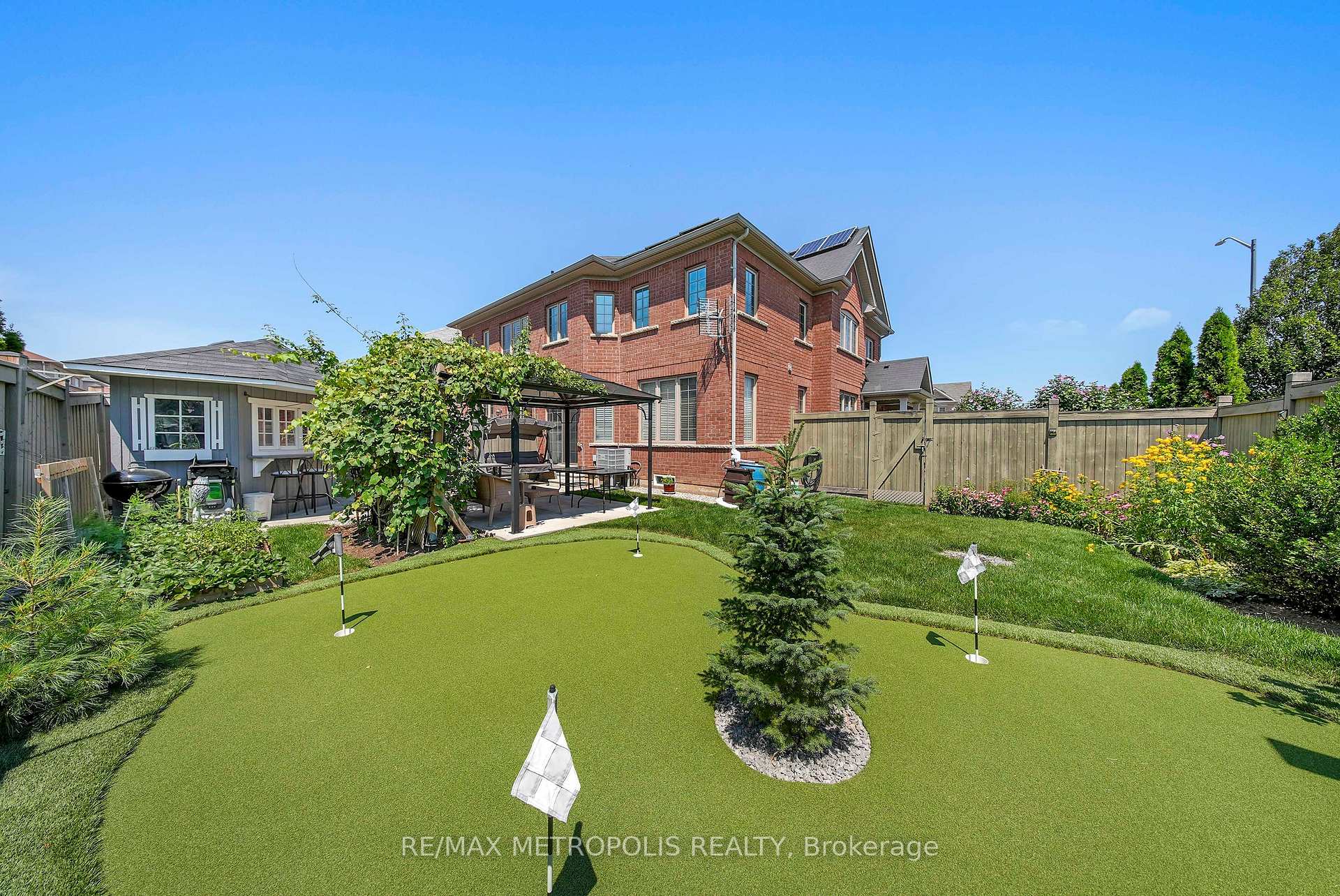 Photo 46 of 2 Brentwick Drive, Brampton, Credit Valley — HOMEH