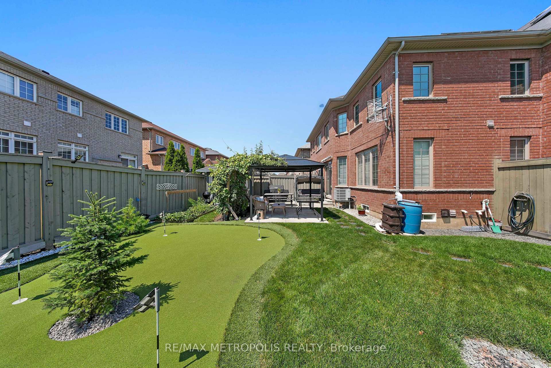 Photo 47 of 2 Brentwick Drive, Brampton, Credit Valley — HOMEH