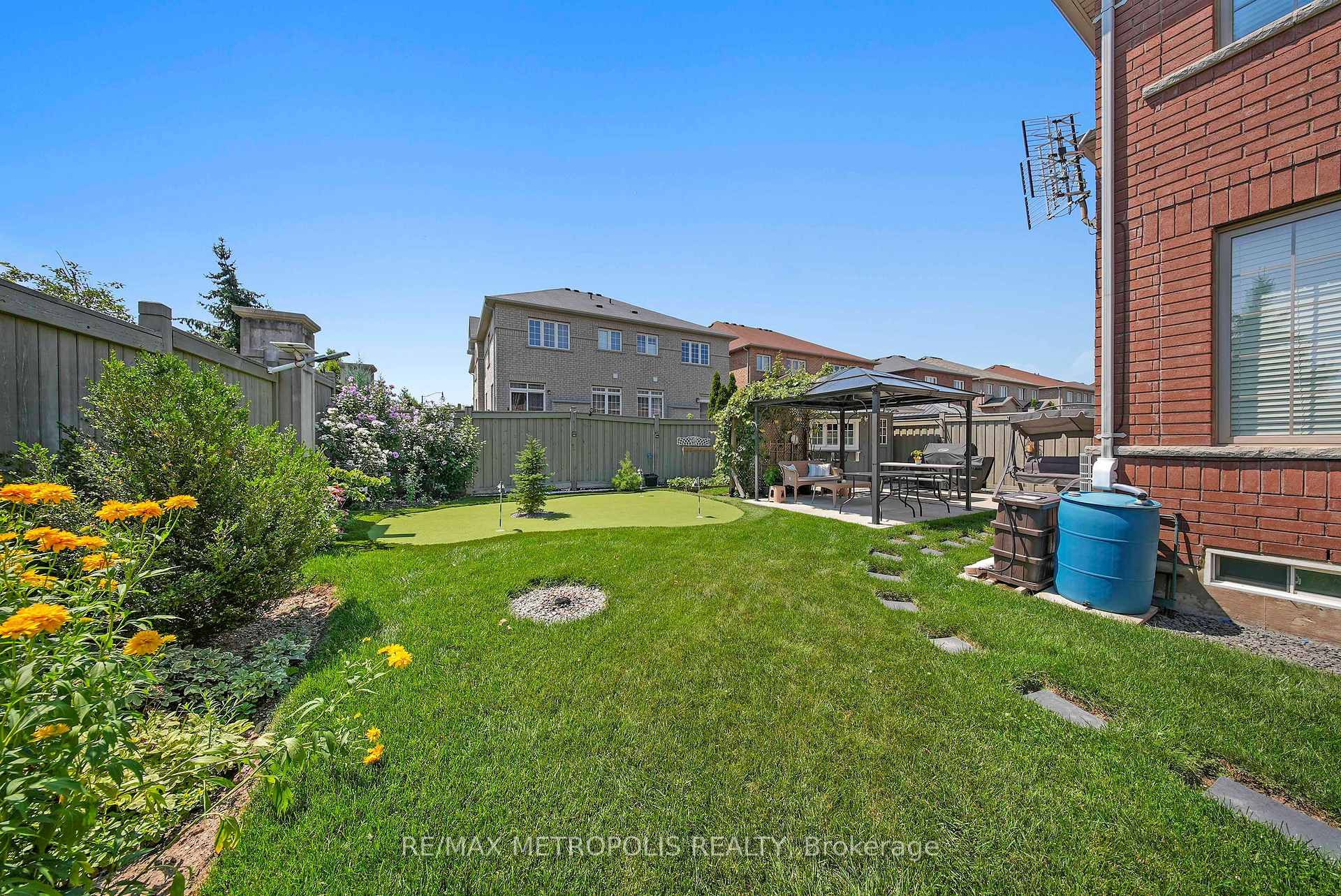 Photo 49 of 2 Brentwick Drive, Brampton, Credit Valley — HOMEH
