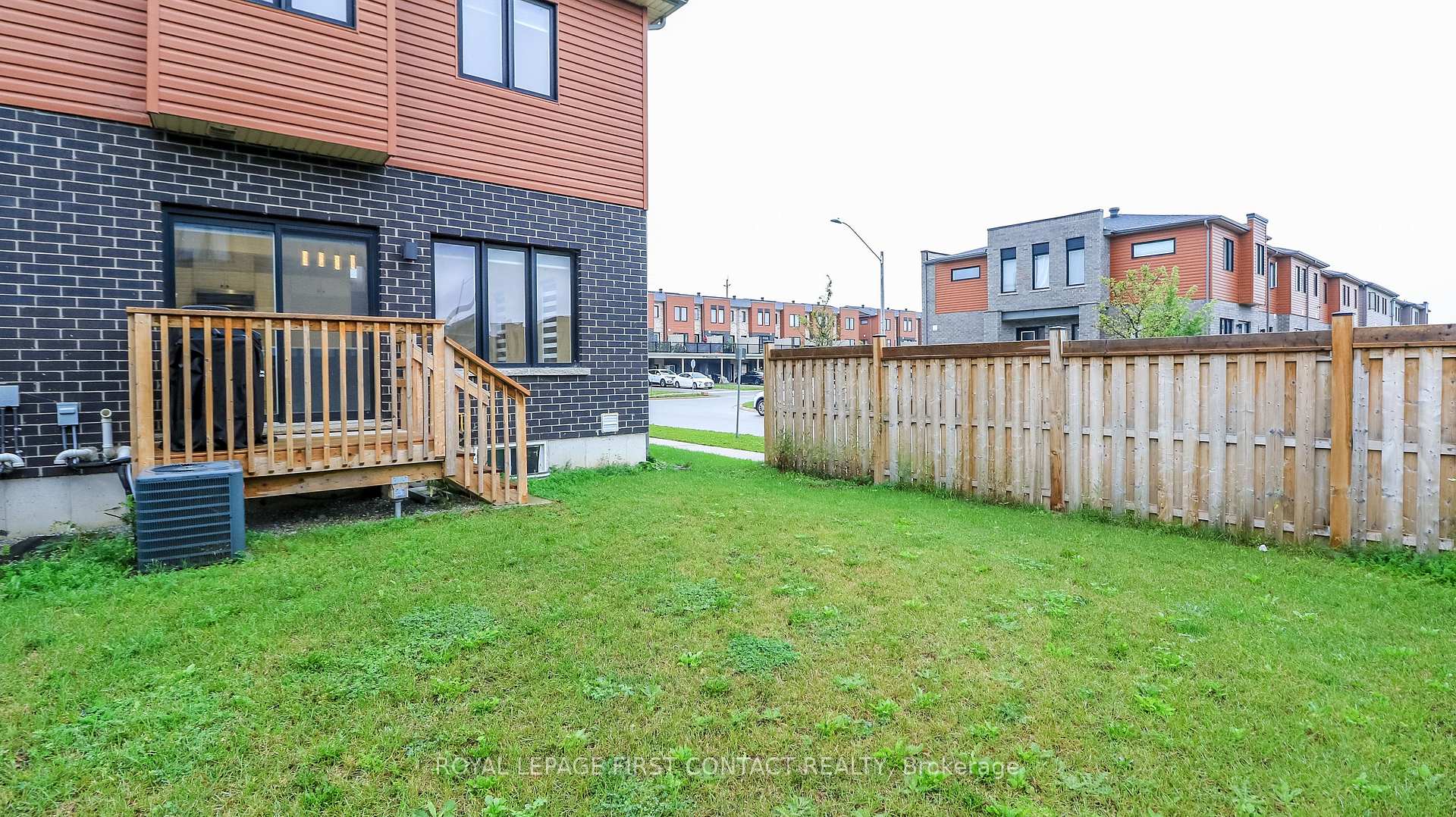 Photo 10 of 92 Fairlane Avenue, Barrie, Painswick South — HOMEH