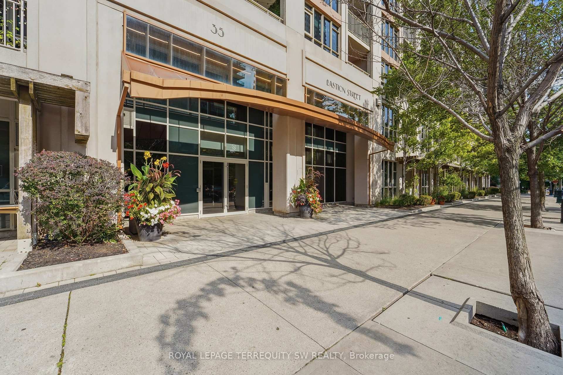 Photo 3 of Unit 513, 35 Bastion Street, Toronto, Niagara — HOMEH