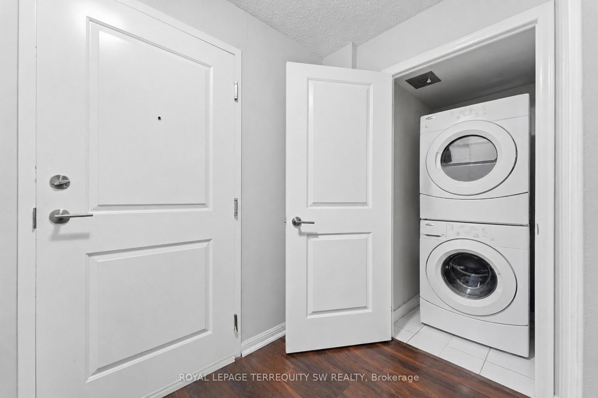 Photo 4 of Unit 513, 35 Bastion Street, Toronto, Niagara — HOMEH