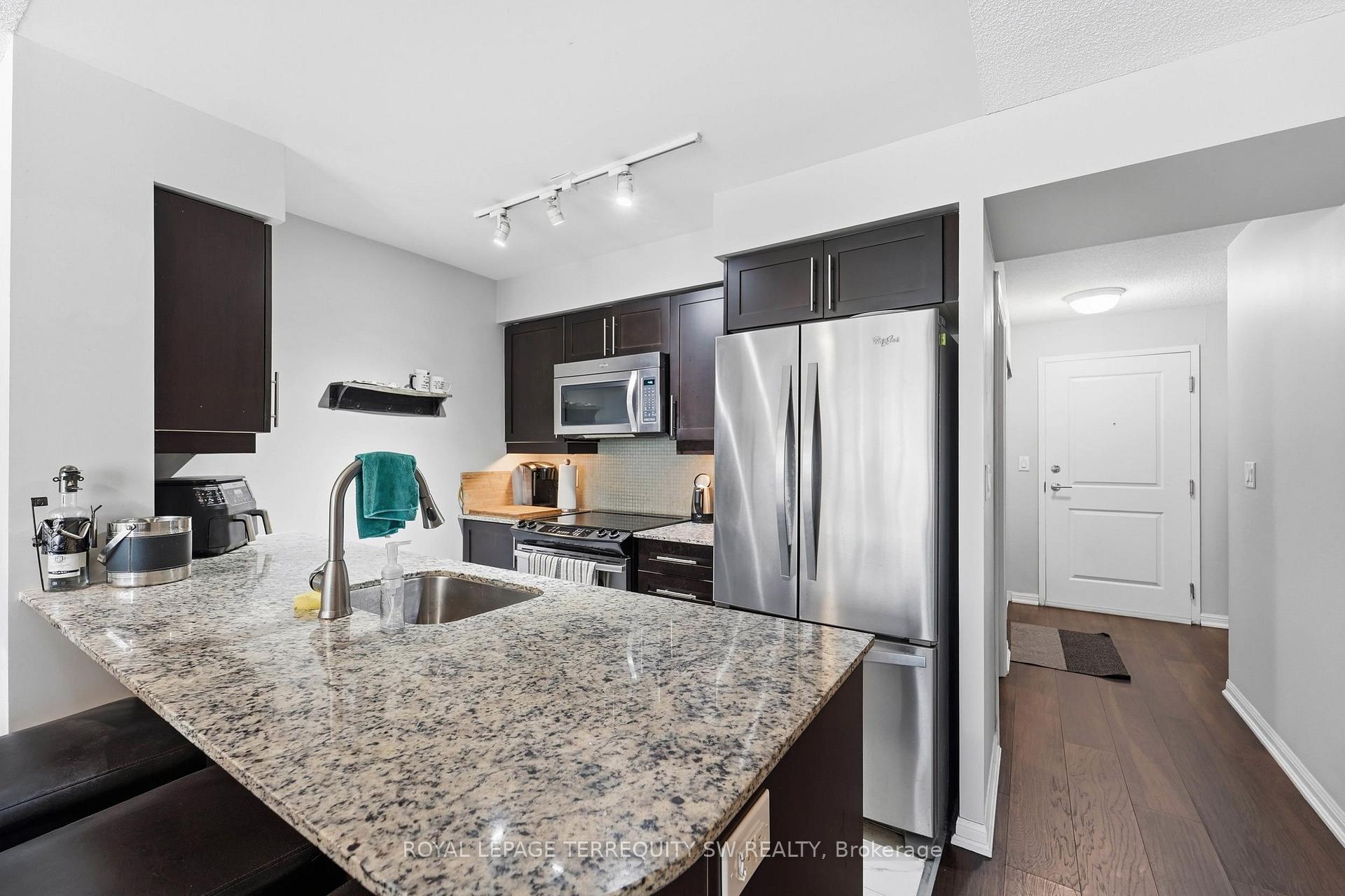 Photo 6 of Unit 513, 35 Bastion Street, Toronto, Niagara — HOMEH