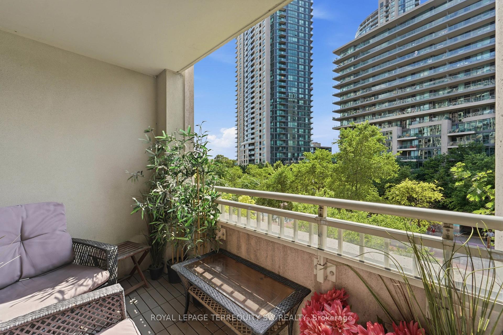 Photo 14 of Unit 513, 35 Bastion Street, Toronto, Niagara — HOMEH
