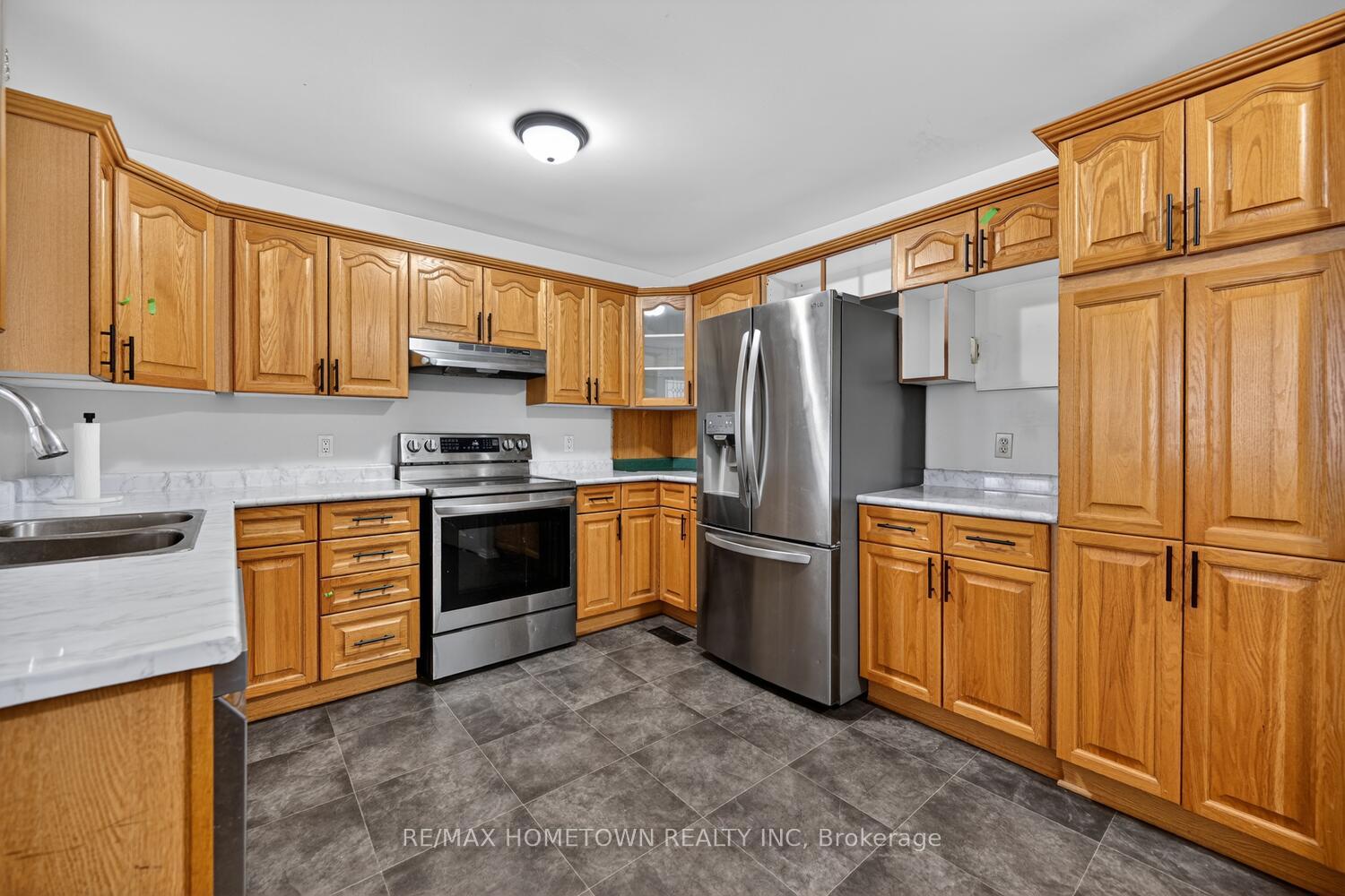Photo 6 of 2178 Dundas Street E, Edwardsburgh/Cardinal, Town of Cardinal — HOMEH
