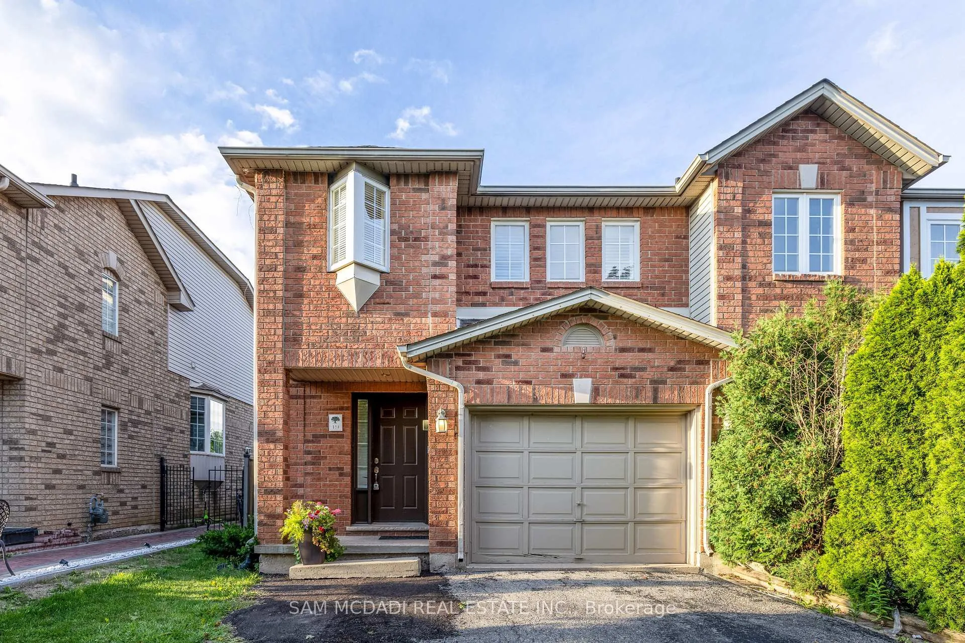 Photo 1 of 19 Foxtrot Drive, Hamilton, Stoney Creek Mountain — HOMEH
