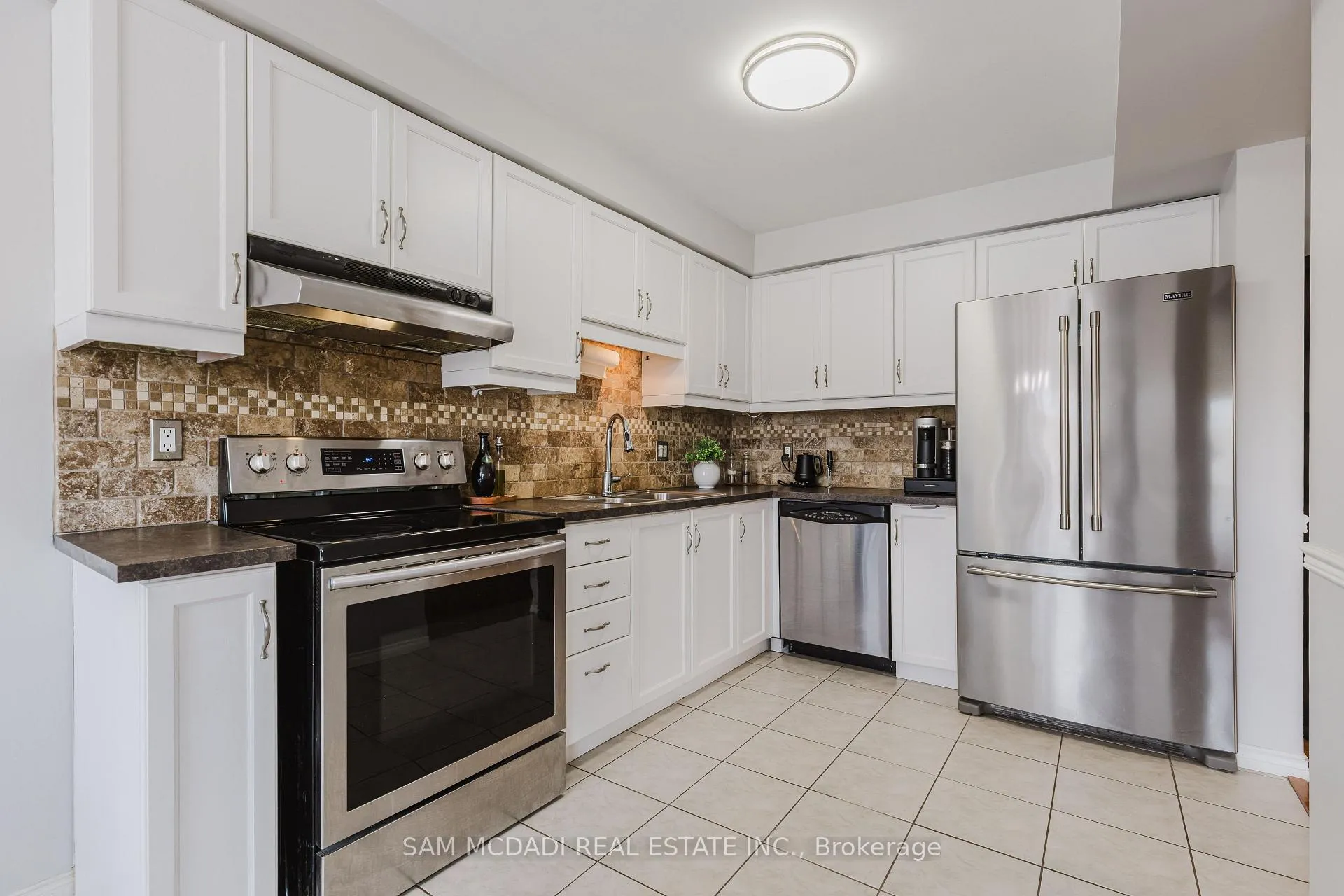 Photo 8 of 19 Foxtrot Drive, Hamilton, Stoney Creek Mountain — HOMEH