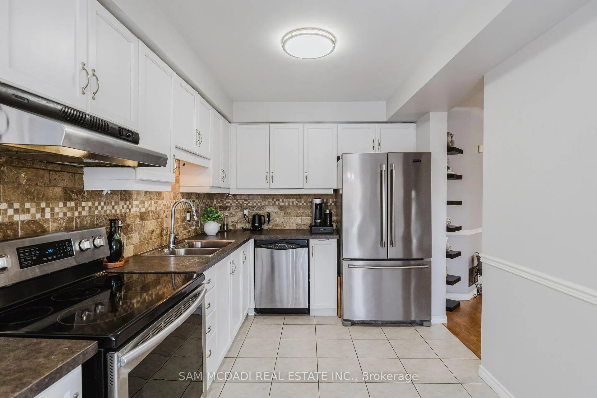 Photo 9 of 19 Foxtrot Drive, Hamilton, Stoney Creek Mountain — HOMEH