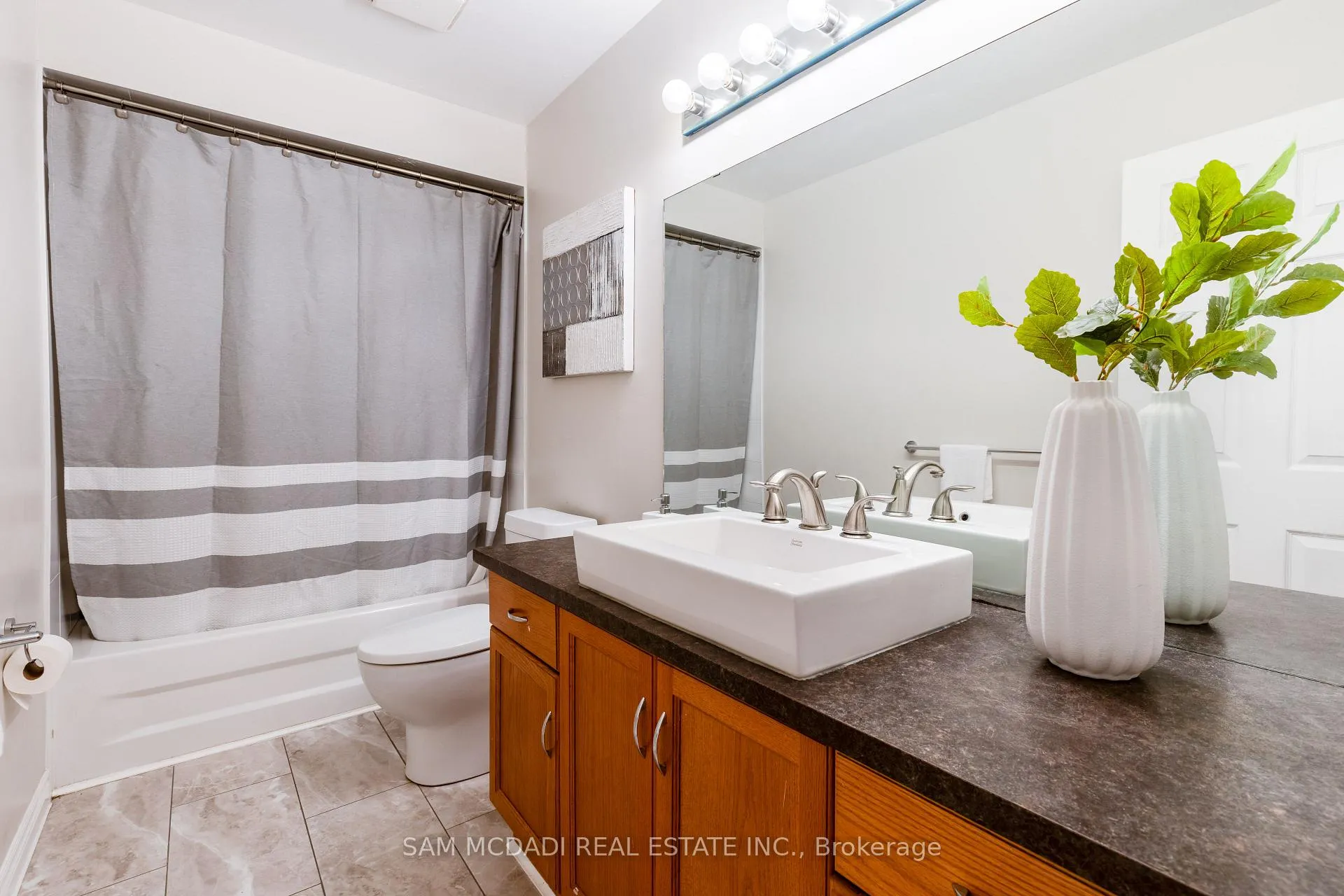 Photo 16 of 19 Foxtrot Drive, Hamilton, Stoney Creek Mountain — HOMEH