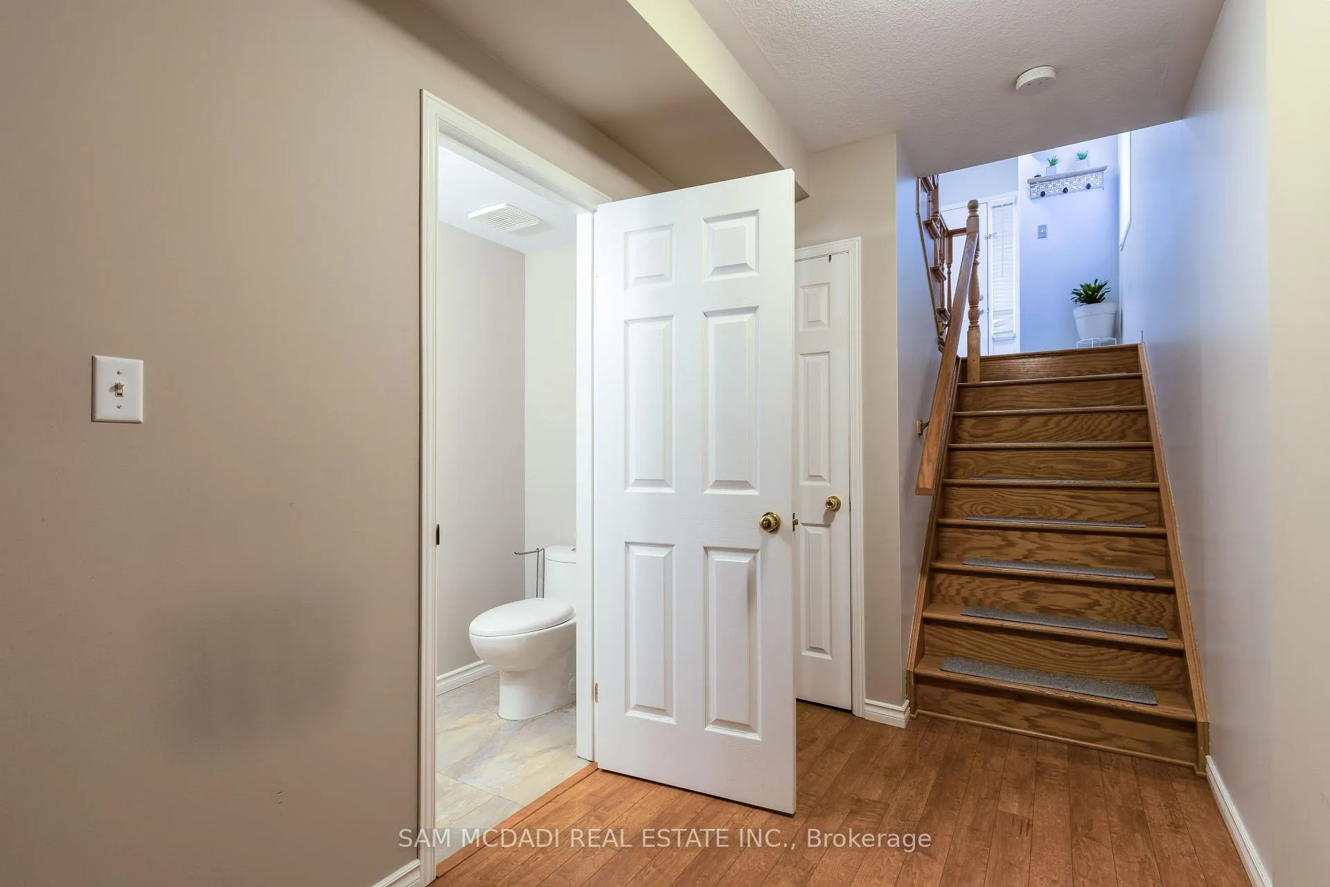 Photo 25 of 19 Foxtrot Drive, Hamilton, Stoney Creek Mountain — HOMEH