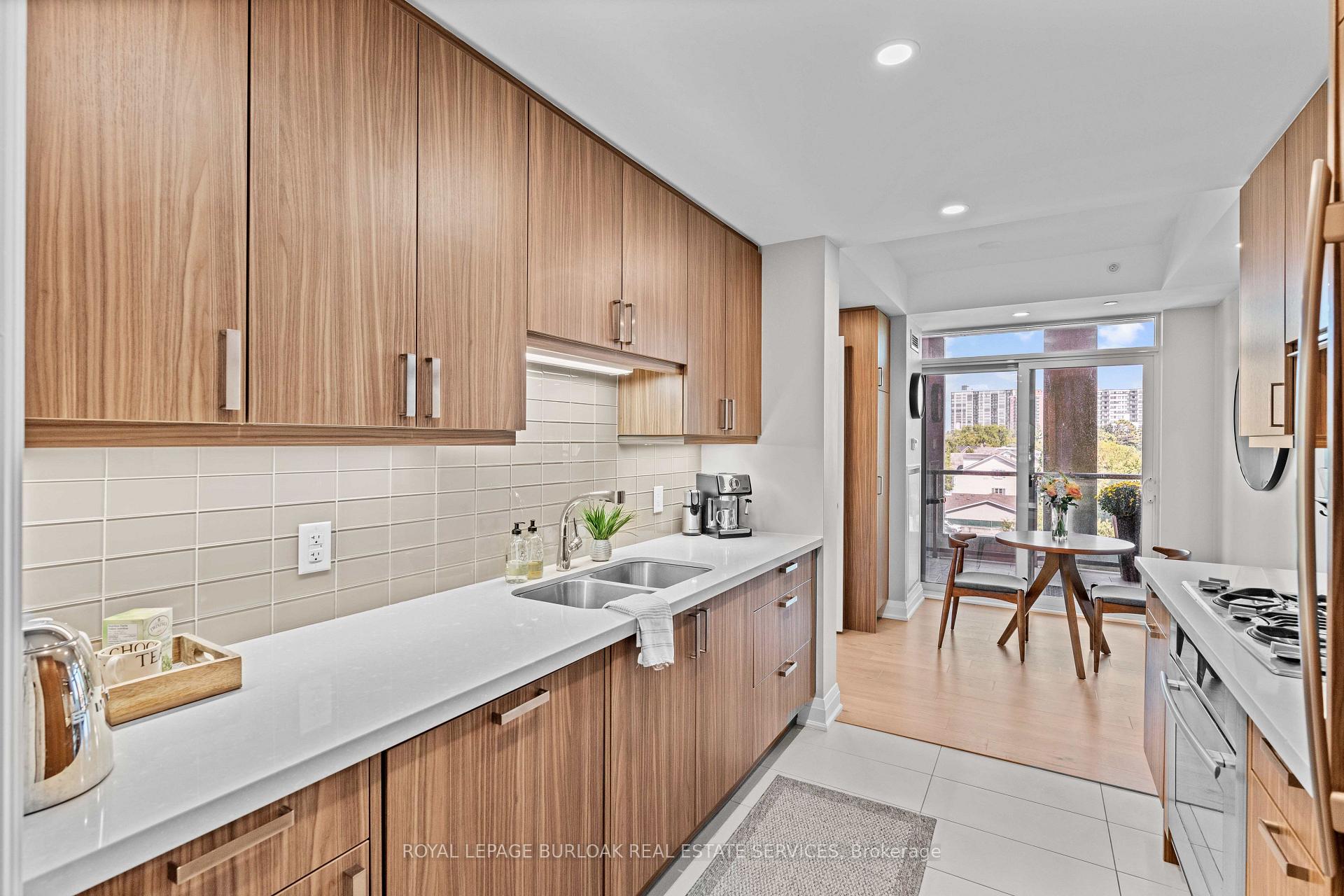 Photo 6 of Unit 409, 11 Bronte Road, Oakville, Bronte — HOMEH