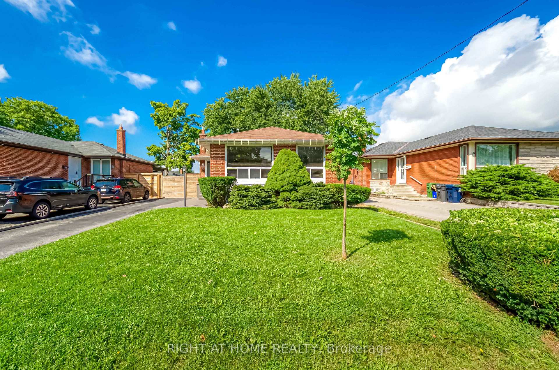 Photo 2 of 76 Wishing Well Drive, Scarborough, Tam O'Shanter-Sullivan — HOMEH