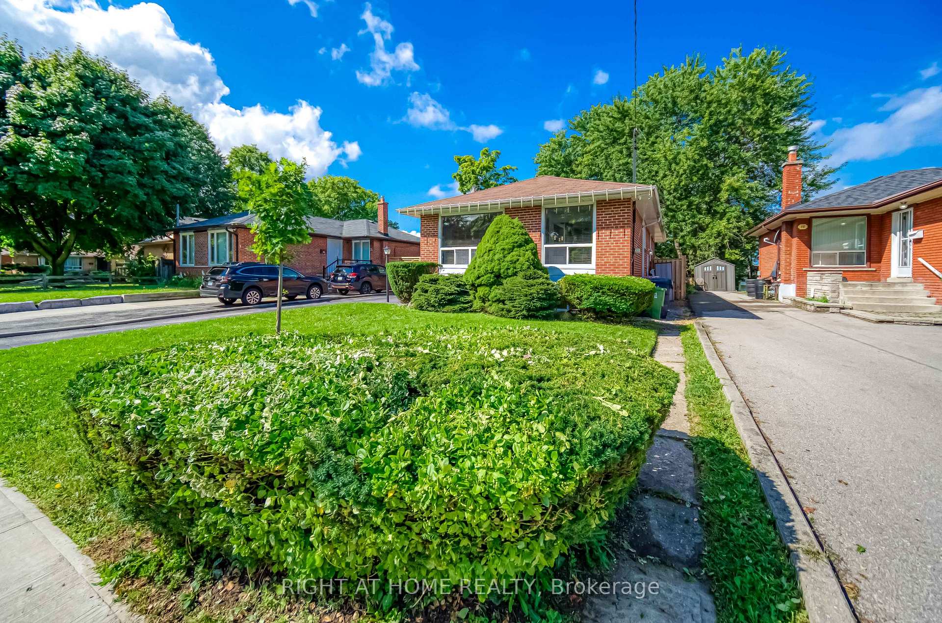 Photo 4 of 76 Wishing Well Drive, Scarborough, Tam O'Shanter-Sullivan — HOMEH