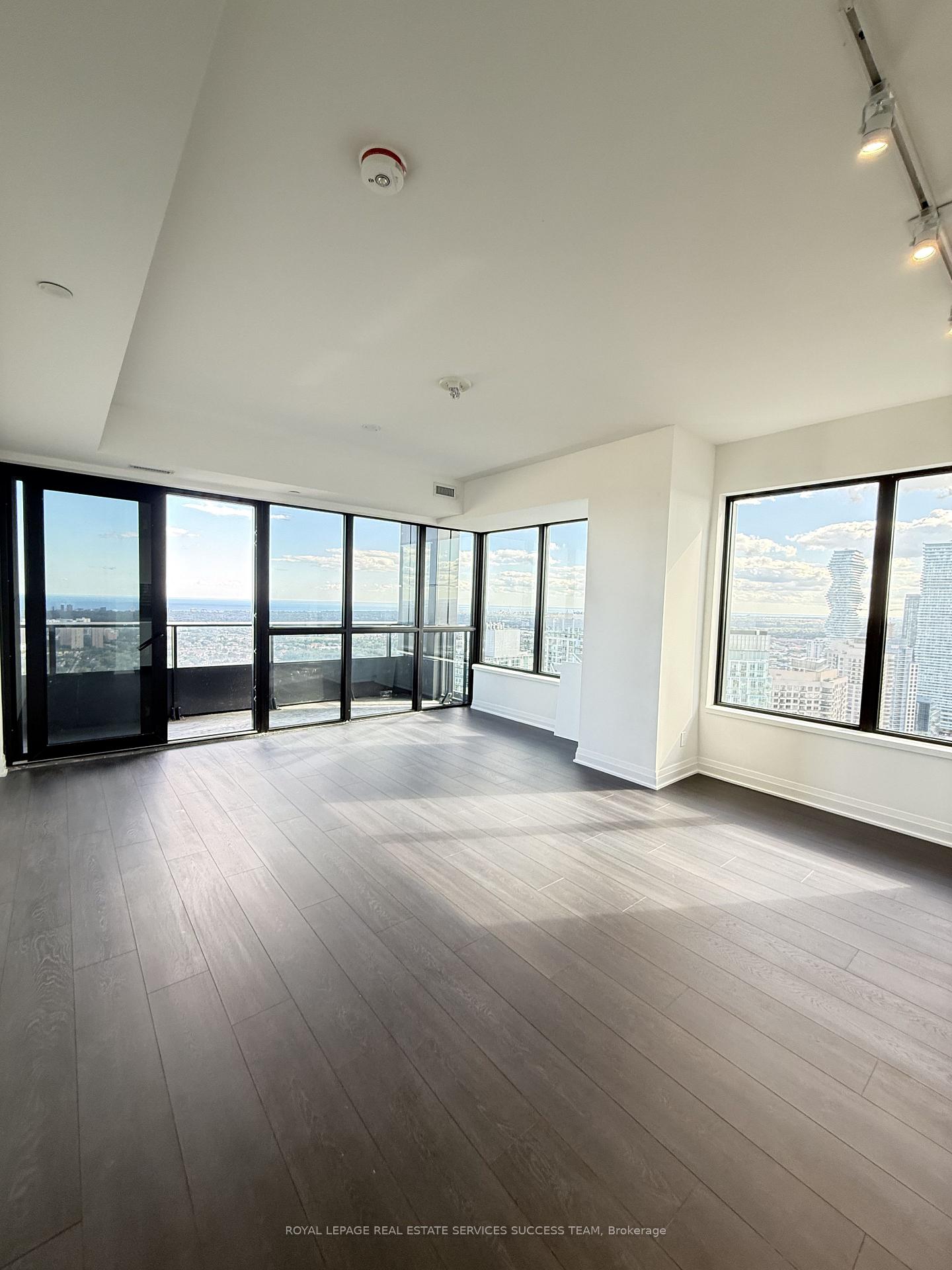 Photo 2 of Unit 4004, 4015 The Exchange Road, Mississauga, City Centre — HOMEH
