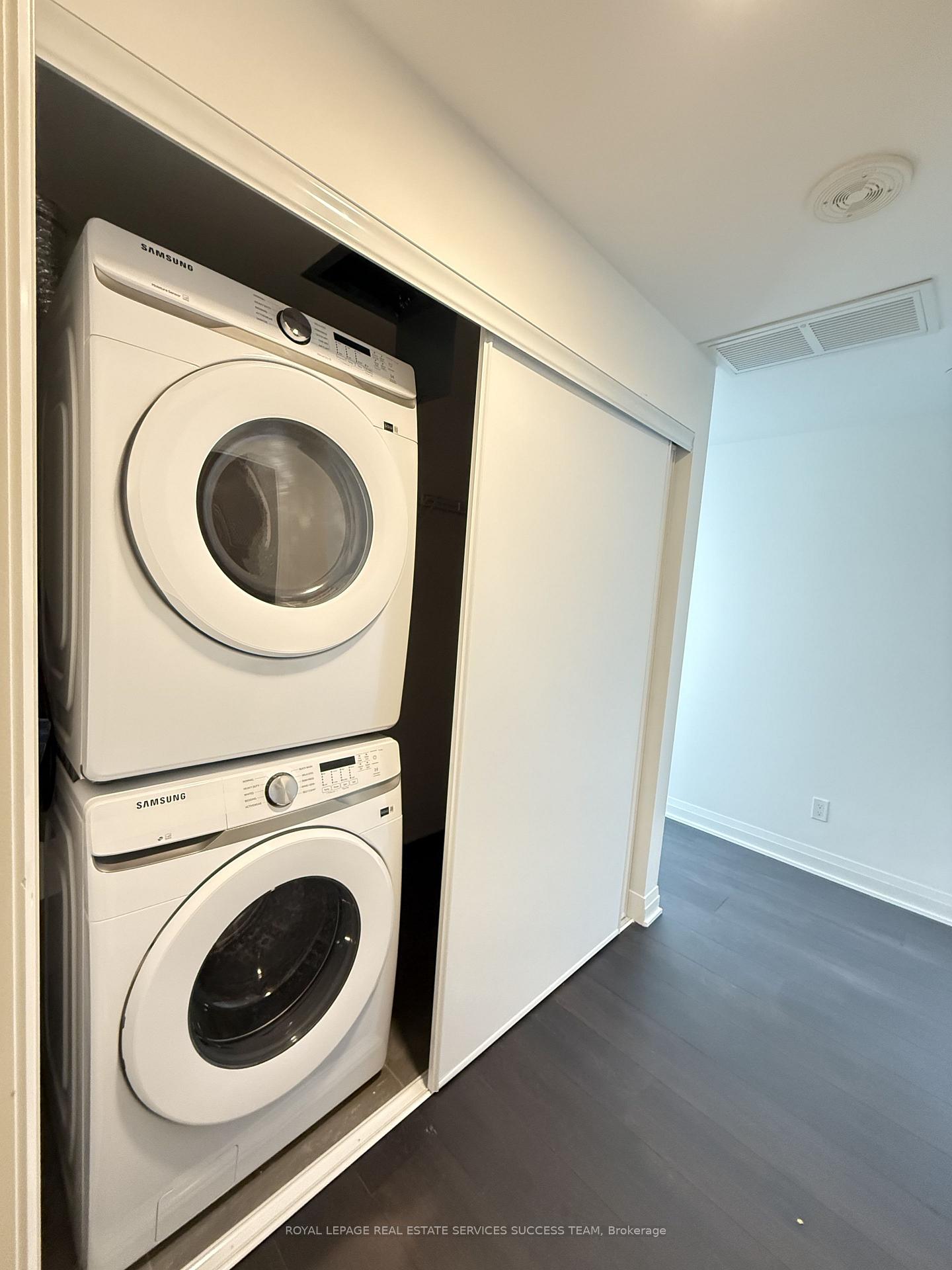 Photo 5 of Unit 4004, 4015 The Exchange Road, Mississauga, City Centre — HOMEH