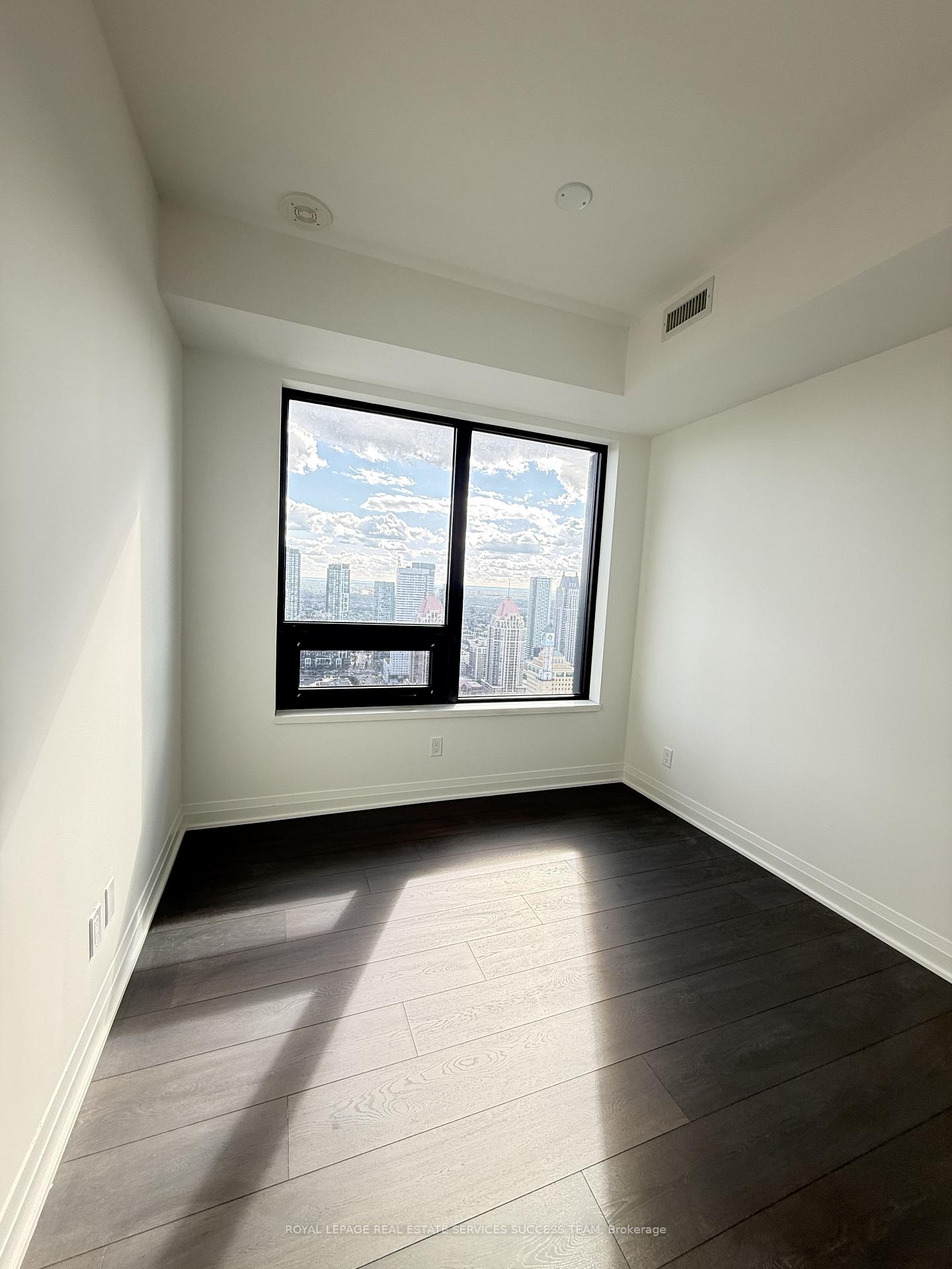 Photo 7 of Unit 4004, 4015 The Exchange Road, Mississauga, City Centre — HOMEH