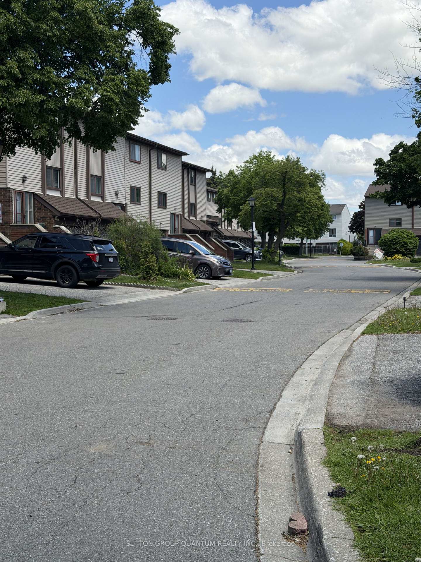 Photo 3 of 48 Carleton Place S, Brampton, Bramalea West Industrial — HOMEH